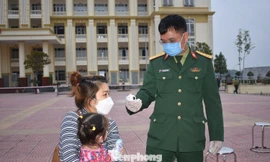 Công dân trở về từ vùng có dịch Covid-19 tại cơ sở cách ly ở Sơn Tây