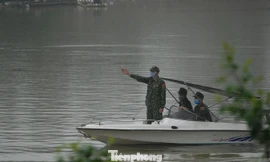 Lực lượng Biên phòng tuần tra kiểm soát và chống dịch COVID-19 trên sông biên giới Ka Long (Quảng Ninh). Ảnh: Nguyễn Minh