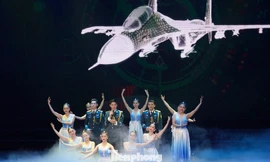 Trình diễn nghệ thuật tại lễ tổng kết. Ảnh: Nguyễn Minh