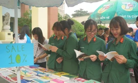 Ngày hội có sự tham gia của đông đảo cán bộ, ĐVTN nhà trường