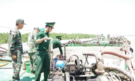 Tạm giữ 3 xà lan chở hơn 1.700 khối cát biển