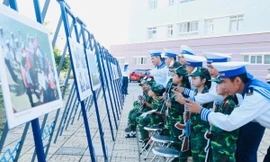 Rộn ràng tiếng cười trẻ thơ ở Trường Sa và căn cứ quân sự Cam Ranh 
