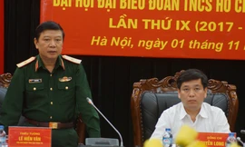 Thiếu tướng Lê Hiền Vân và anh Nguyễn Long Hải đồng chủ trì hội nghị, chiều 1/11