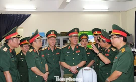 Lãnh đạo Bộ Quốc phòng và các đại biểu tham dự lễ khai giảng tại Học viện KTQS, sáng 17/9