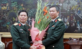 Tổng Tham mưu trưởng Nguyễn Tân Cương giao nhiệm vụ cho cận vệ Lăng Bác