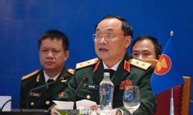 Trưởng đoàn Việt Nam - Trung tướng Thái Đại Ngọc phát biểu tại AMOM-10, sáng 16/9. Ảnh: Nguyễn Minh