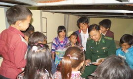 Sĩ quan biên phòng kết nối yêu thương