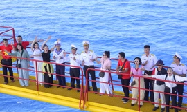 Quân chủng Hải quân mong muốn văn nghệ sĩ đến nhiều hơn với biển đảo