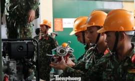 Bộ đội Hóa học đã phun rải gần 4 tấn hóa chất chống phát tán thủy ngân sau vụ cháy ở Rạng Đông, trong hai ngày 12 và 13/9. Ảnh: Nguyễn Minh