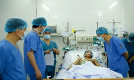 Lần đầu tiên Việt Nam ghép ruột thành công từ người cho sống