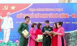 Chủ tịch Hồ Chí Minh với Đá Chông - K9