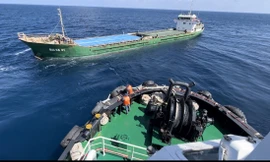 Lữ đoàn tàu ngầm 189 giải cứu tàu hàng 3.000 tấn 