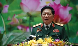 Đoàn đại biểu Đảng bộ Quân đội đi dự Đại hội đại biểu toàn quốc lần thứ XIII của Đảng ra mắt Đại hội, sáng 30/9