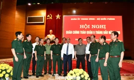 Thủ tướng Nguyễn Xuân Phúc và các đại biểu dự Hội nghị Quân chính toàn quân, sáng 24/6 