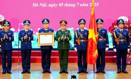 Chủ tịch nước tặng Huân chương cho Cảnh sát biển Việt Nam và Thiếu tướng Vũ Trung Kiên