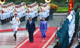 Đội trưởng Tiêu binh danh dự kể chuyện rèn tập đón các yếu nhân