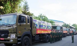 Lữ đoàn 972 (Cục Vận tải, Tổng cục Hậu cần) tiếp nhận, vận chuyển hơn 800 nghìn liều vắc xin về kho Bộ Y tế tại TPHCM, ngày 9/7