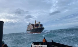 Lữ đoàn Tàu ngầm 189 cứu tàu 5.700 tấn trôi dạt