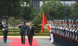 Thủ tướng tới thăm, làm việc tại Quân chủng Phòng không - Không quân, chiều 29/4