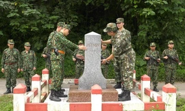 Đội tuần tra liên hợp tiến hành kiểm tra cột mốc 104