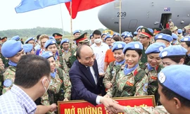 Chủ tịch nước chúc người lính mũ nồi xanh 'vạn dặm bình an'