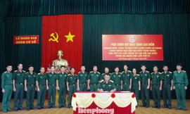 Đại diện các tổ chức Đoàn của Lữ đoàn 649 ký giao ước thi đua, chiều 17/9