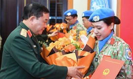 Chủ tịch nước cử 8 sĩ quan Quân đội tới hai Phái bộ UNMISS và MINUSCA