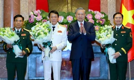 Bộ trưởng Công an Lương Tam Quang và Tổng Tham mưu trưởng Nguyễn Tân Cương được thăng hàm Đại tướng