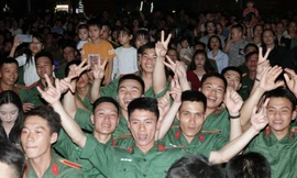 Rộn ràng đêm hội của người trẻ tại đất lính Sơn Tây