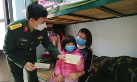 Lãnh đạo Quân khu 1 thăm hỏi, động viên người dân trong khu cách ly