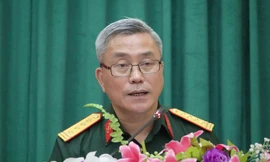 Lãnh đạo Trung tâm hành động bom mìn Quốc gia Việt Nam thông tin về kết quả thực hiện chương trình khắc phục hậu quả bom mìn sau chiến tranh. Ảnh: Nguyễn Minh