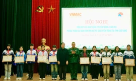 Hàng nghìn học sinh thi tìm hiểu về khắc phục hậu quả bom mìn, vật liệu nổ do chiến tranh để lại