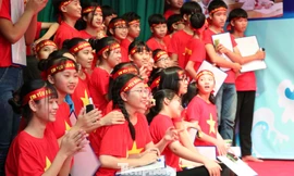 Các em học sinh ở huyện Gia Vĩnh, Ninh Bình tham gia cuộc thi