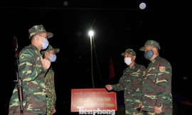 Bộ đội Biên phòng chốt chặn ngăn dịch COVID-19 trên tuyến biên giới phía Bắc. Ảnh: Nguyễn Minh