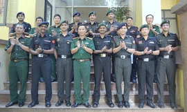 Sĩ quan trẻ Việt Nam và Ấn Độ cùng hướng về tương lai tốt đẹp hơn