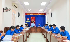 Bí thư T.Ư Đoàn Nguyễn Ngọc Lương và các đại biểu tham dự buổi làm việc, sáng 12/5