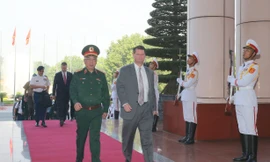 Thứ trưởng Quốc phòng Việt Nam Nguyễn Chí Vịnh và Trợ lý Bộ trưởng Quốc phòng Hoa Kỳ phụ trách các vấn đề Châu Á - Thái Bình Dương Randall Schriver cùng chủ trì Đối thoại 