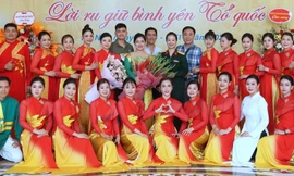 Ngọt ngào điệu hát ru và dân ca của những nữ quân nhân tài năng