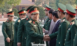 Đại tướng Ngô Xuân Lịch và đoàn công tác tới làm việc tại Bộ Tư lệnh Quân khu 1, chiều 13/12