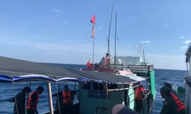 Đẩy đuổi tàu cá Trung Quốc xâm phạm lãnh hải Việt Nam 