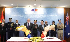 Chủ tịch nước Võ Văn Thưởng và Toàn quyền Australia thăm Cục Gìn giữ Hòa bình Việt Nam