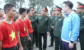 Cao điểm 'Phất cao cờ hồng tháng Tám - Thi đua giành 3 nhất' trong quân đội