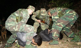 BĐBP Lạng Sơn bắt tội phạm buôn lậu trên biên giới. Ảnh: Nguyễn Minh