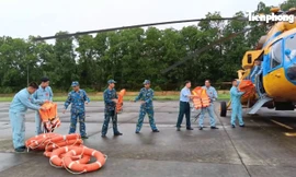 Ba tổ bay trực thăng quân sự sẵn sàng cất cánh cứu trợ đồng bào ở Yên Bái và Cao Bằng