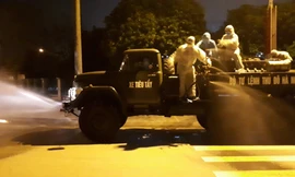 Bộ Tư lệnh Thủ đô tiêu độc ổ dịch Hạ Lôi trong đêm