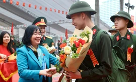 Lãnh đạo Hà Nội và Bộ Quốc phòng tiếp sức thanh niên Thủ đô tòng quân giữ nước