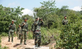 BĐBP Quảng Trị tuần tra chống xuất nhập cảnh trái phép để ngăn dịch COVID-19. Ảnh: Nguyễn Minh