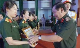 Bộ Quốc phòng vinh danh bóng hồng áo lính tài năng