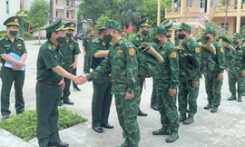 Lãnh đạo Bộ tư lệnh BĐBP động viên đoàn công tác vào Nam chống dịch, sáng 23/8