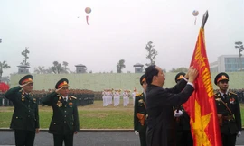 Chủ tịch nước Trần Đại Quang trao tặng Huân chương Quân công hạng Nhất cho Binh chủng Đặc công, ngày 19/3/2017. Ảnh: Nguyễn Minh